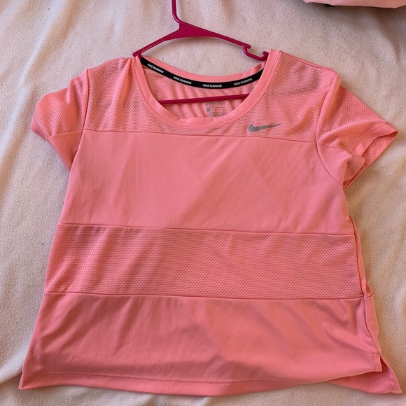 Mixture of Nike tops. - Picture 6 of 7